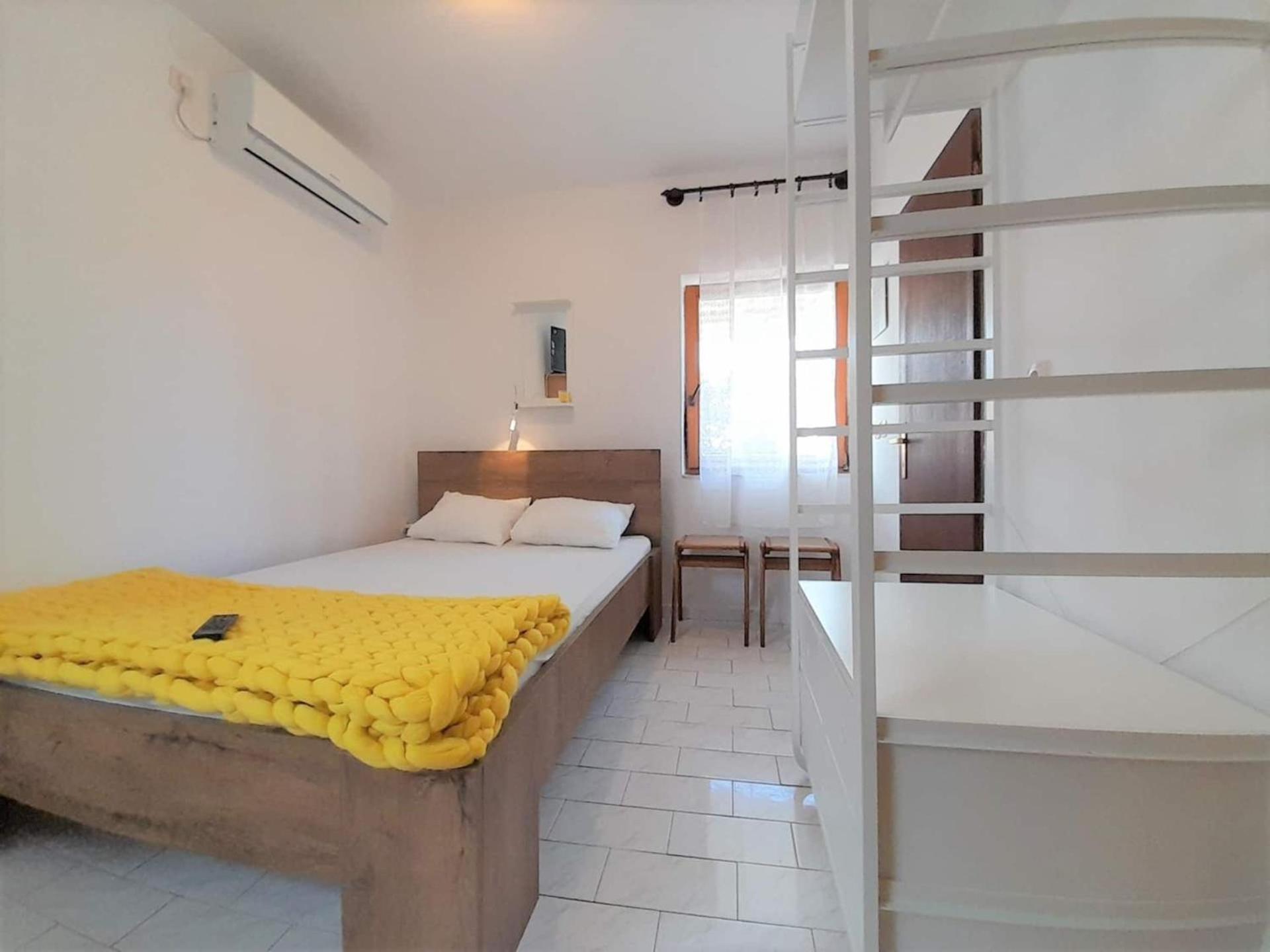 Lovely Studio Malina Close To The Beach Krk Town Eksteriør billede