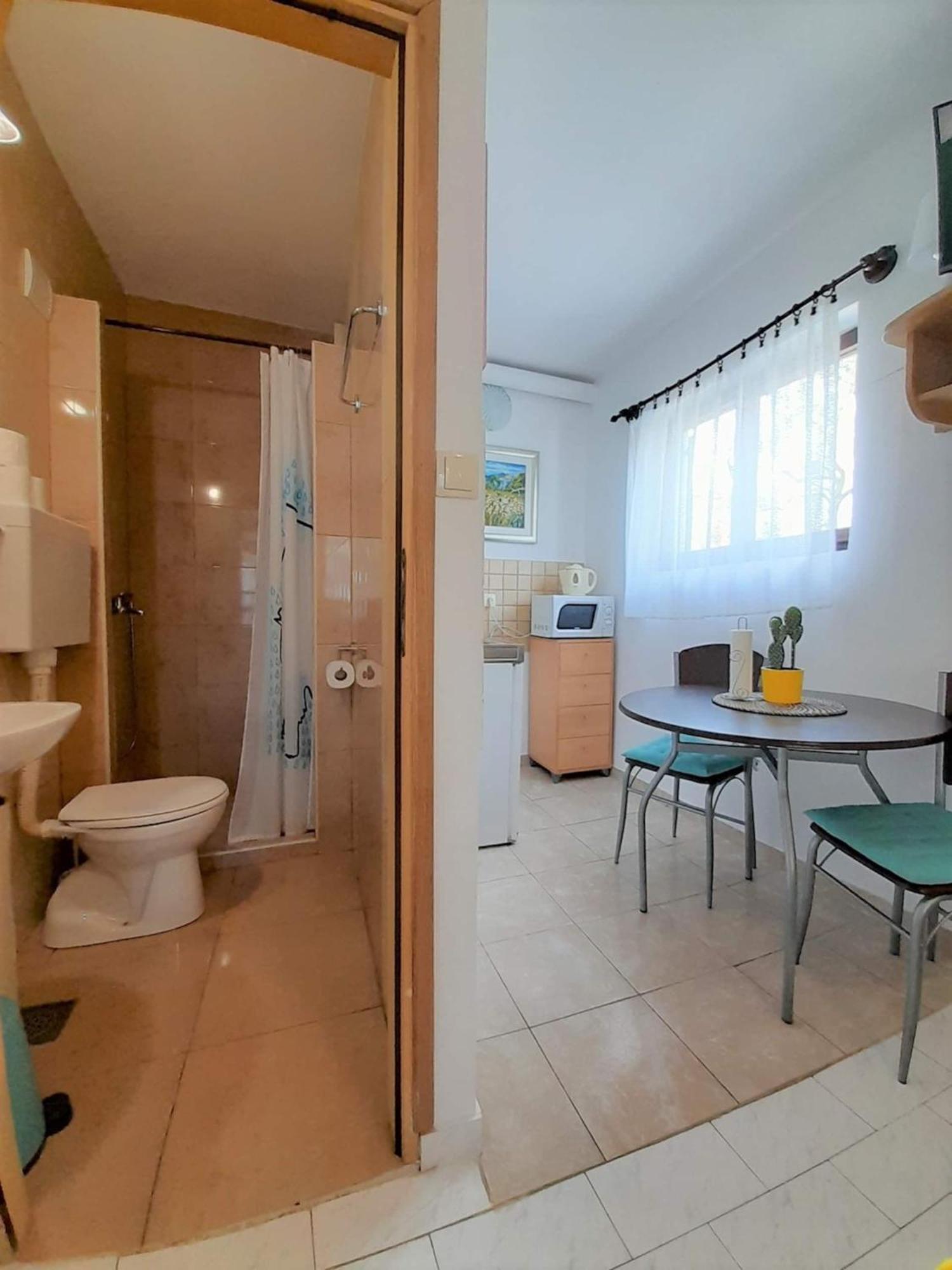 Lovely Studio Malina Close To The Beach Krk Town Eksteriør billede